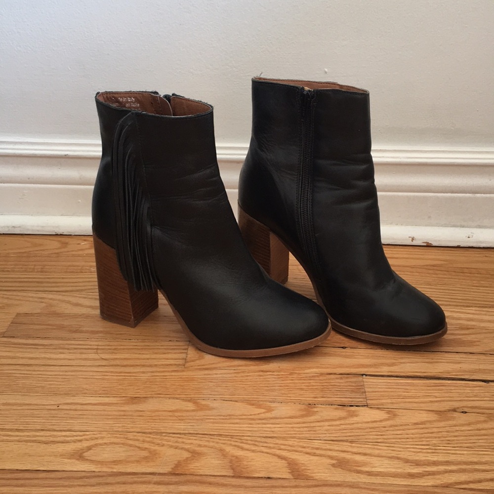 Hibou black ankle boot